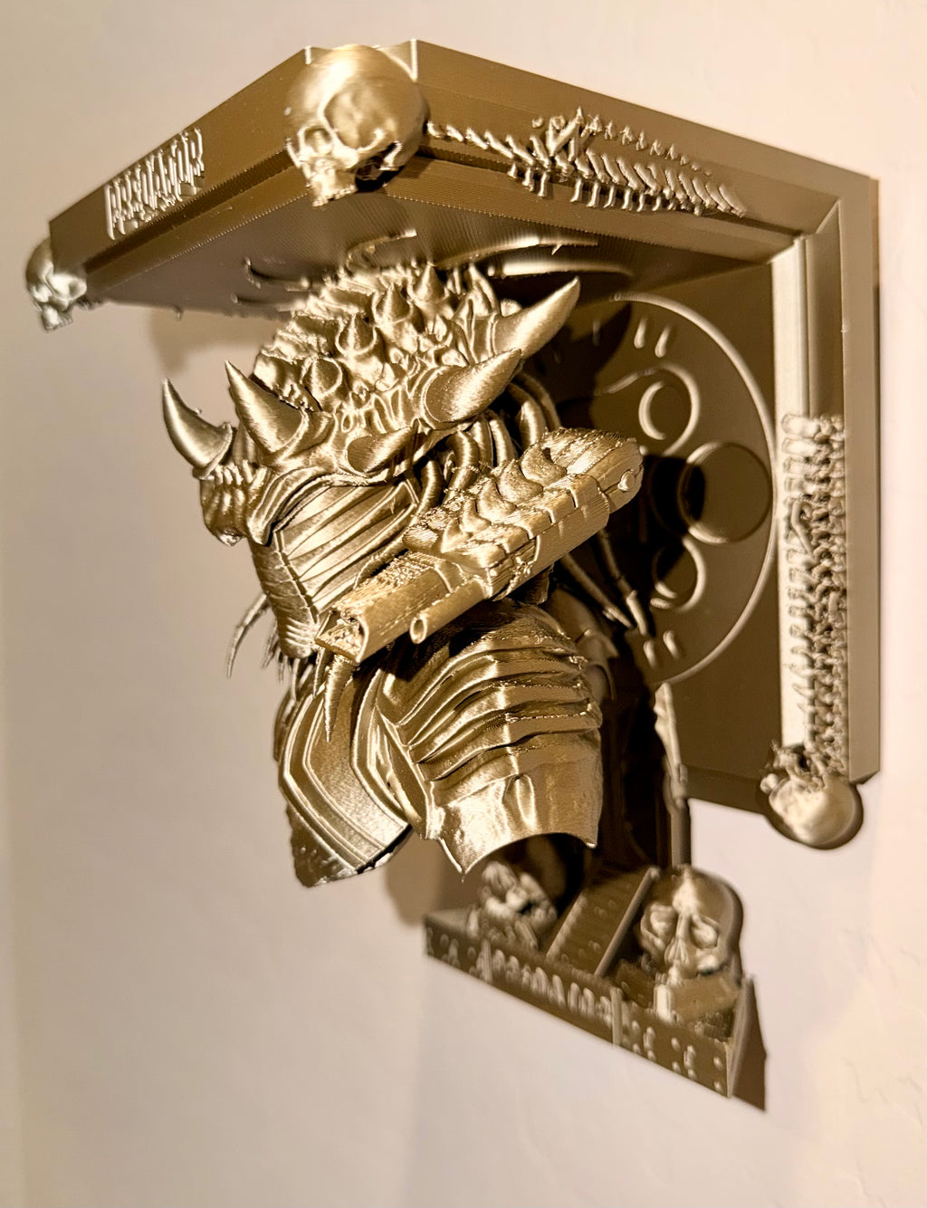 Alien vs Predator - AVP - Predator Like Floating Wall Shelf Decor Collectible