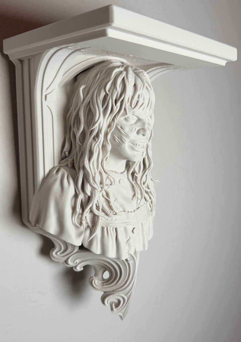 Horror The Exorcist Regan 6x5 Top Floating Wall Shelf Collectible
