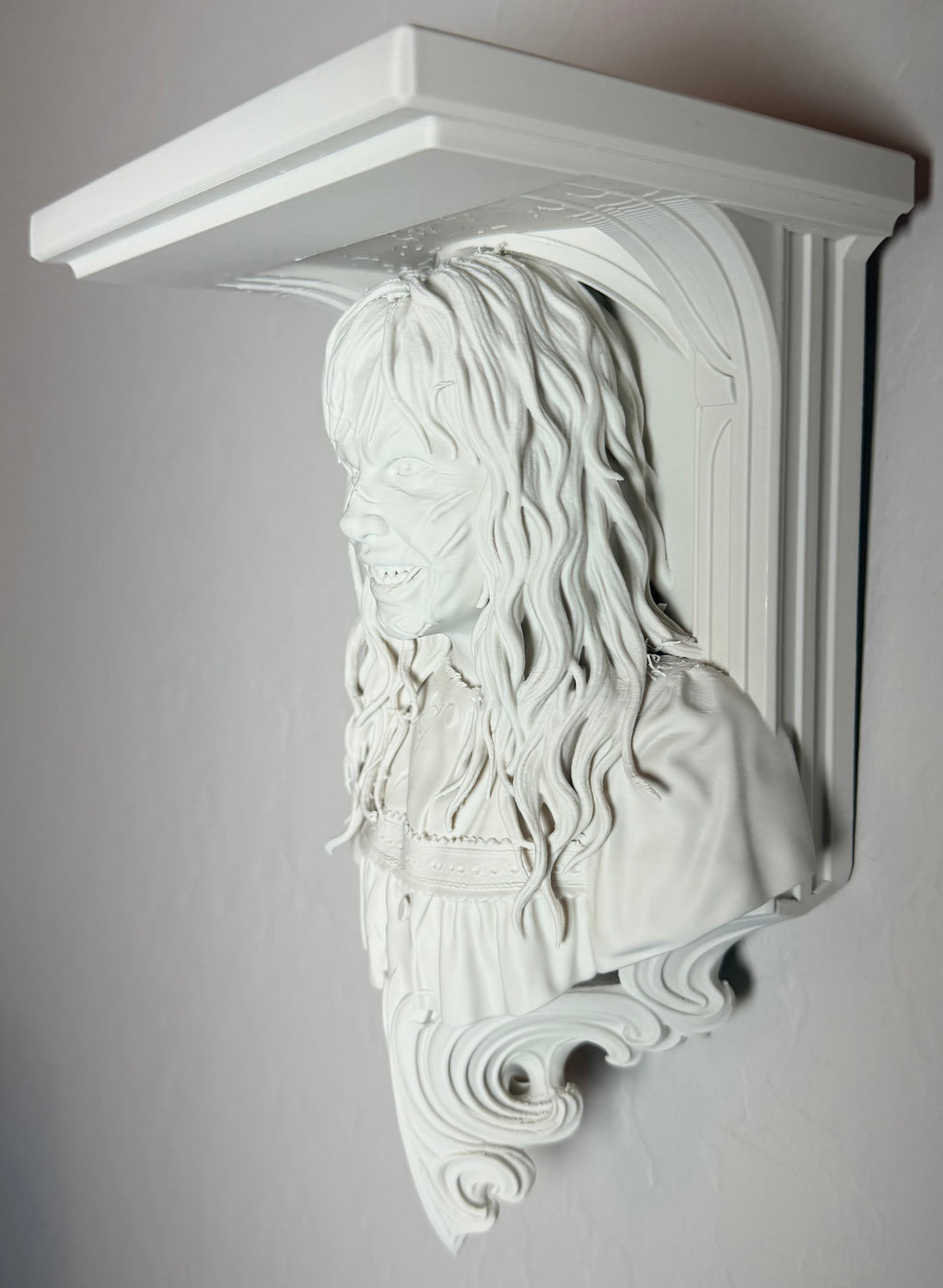 Horror The Exorcist Regan 6x5 Top Floating Wall Shelf Collectible