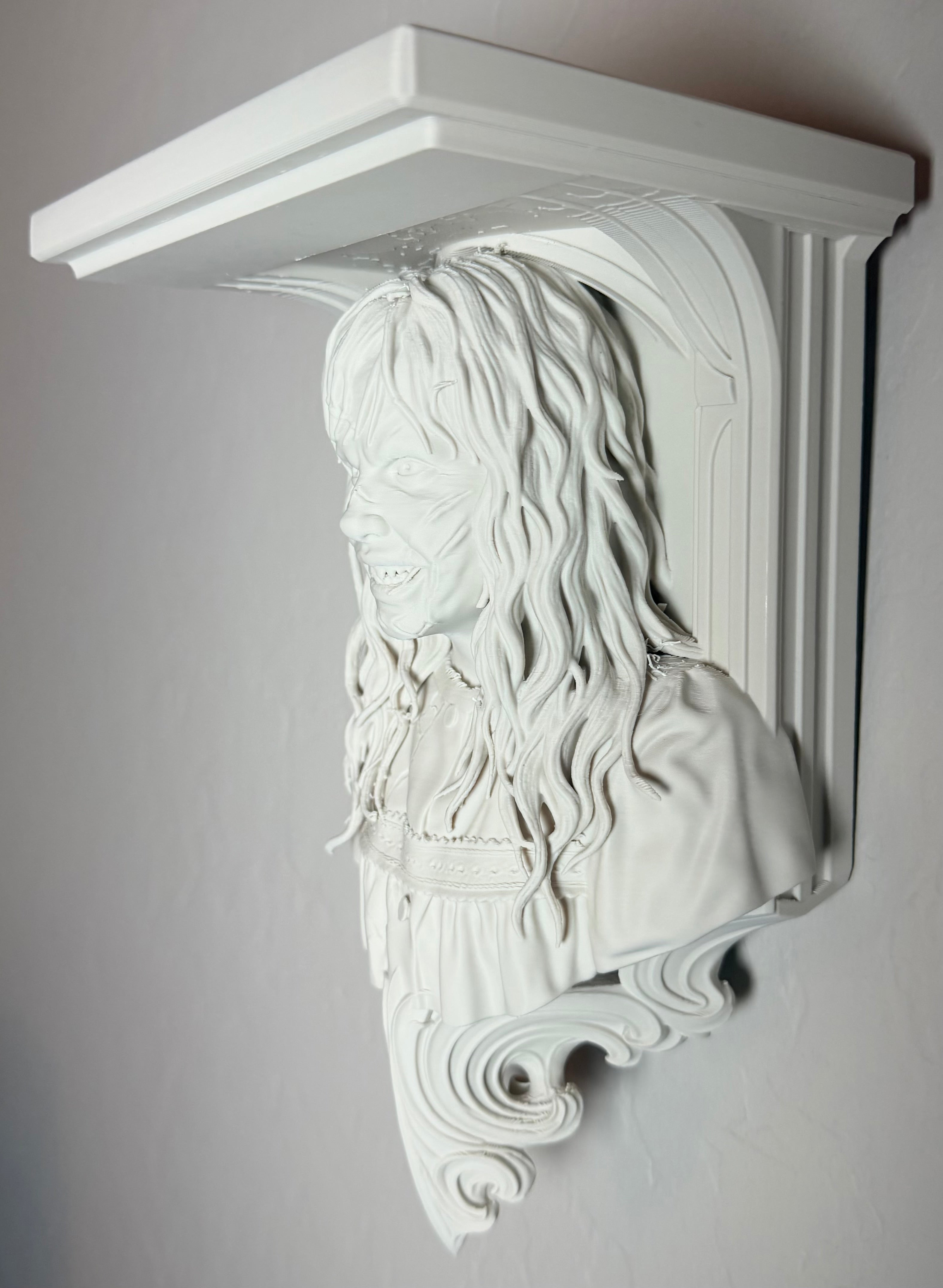 Horror The Exorcist Regan 6x5 Top Floating Wall Shelf Collectible