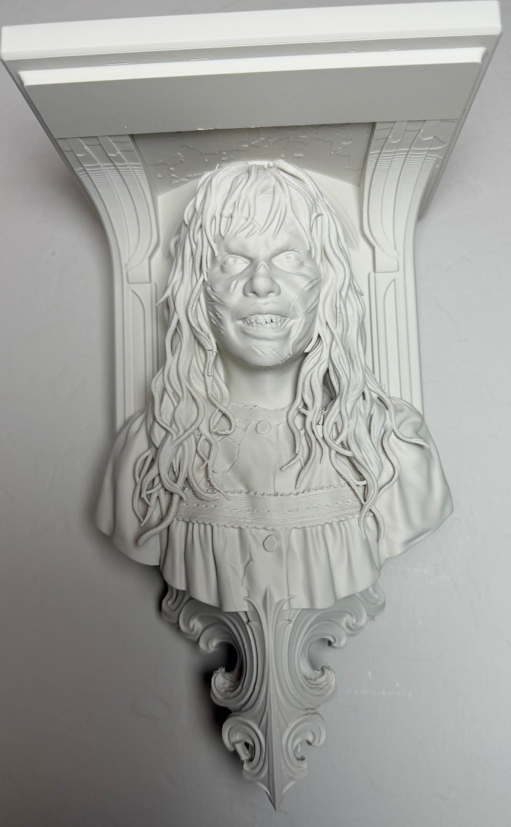 Horror The Exorcist Regan 6x5 Top Floating Wall Shelf Collectible