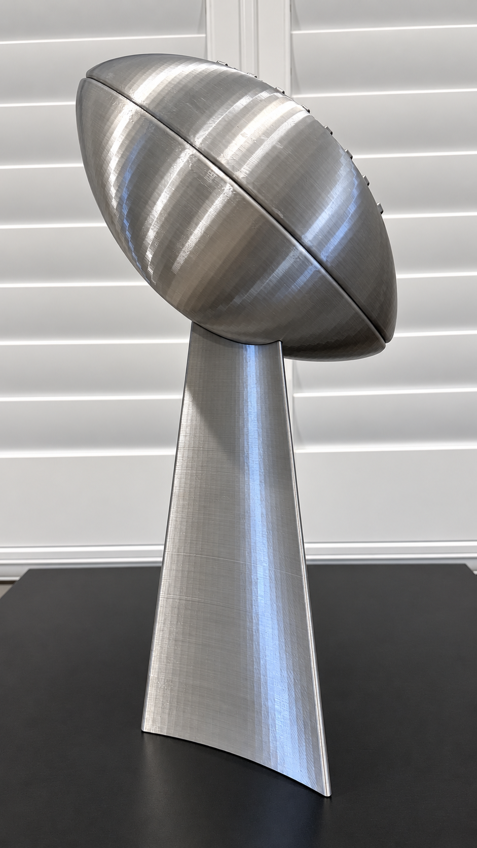 Chicago Bears Championship Trophy – 20-Inch Metallic Silver Display