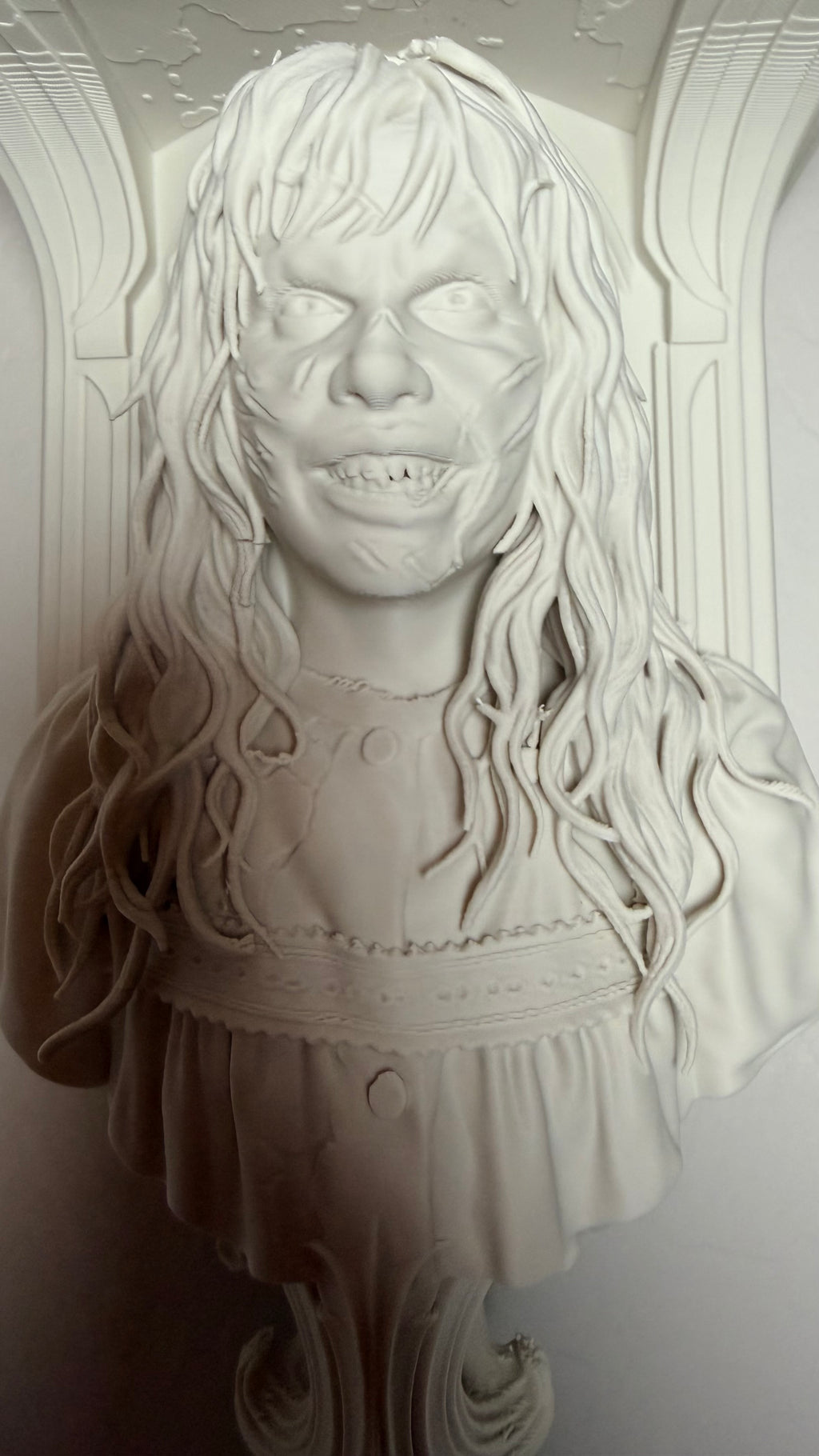 Horror The Exorcist Regan 6x5 Top Floating Wall Shelf Collectible