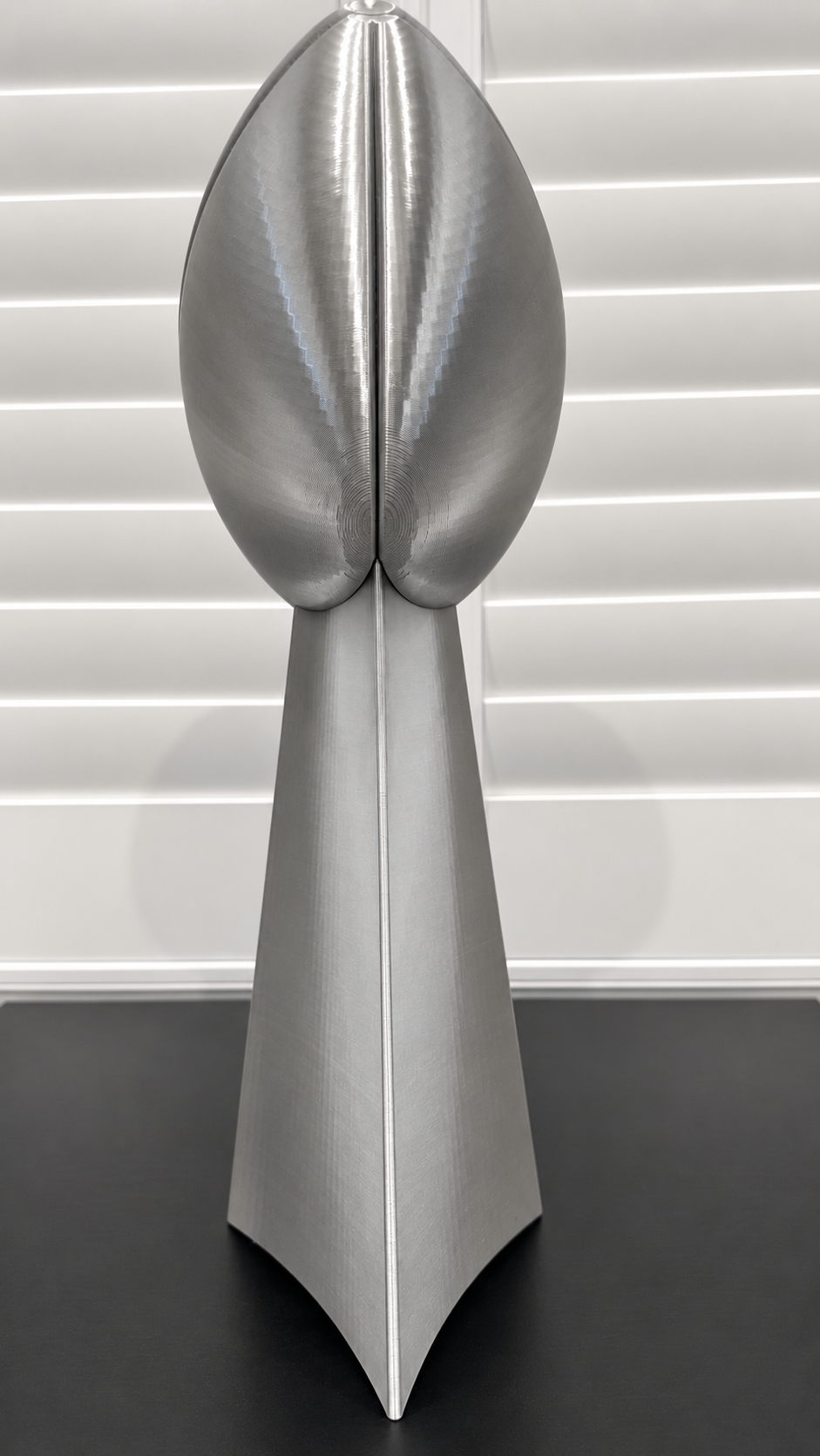 Chicago Bears Championship Trophy – 20-Inch Metallic Silver Display