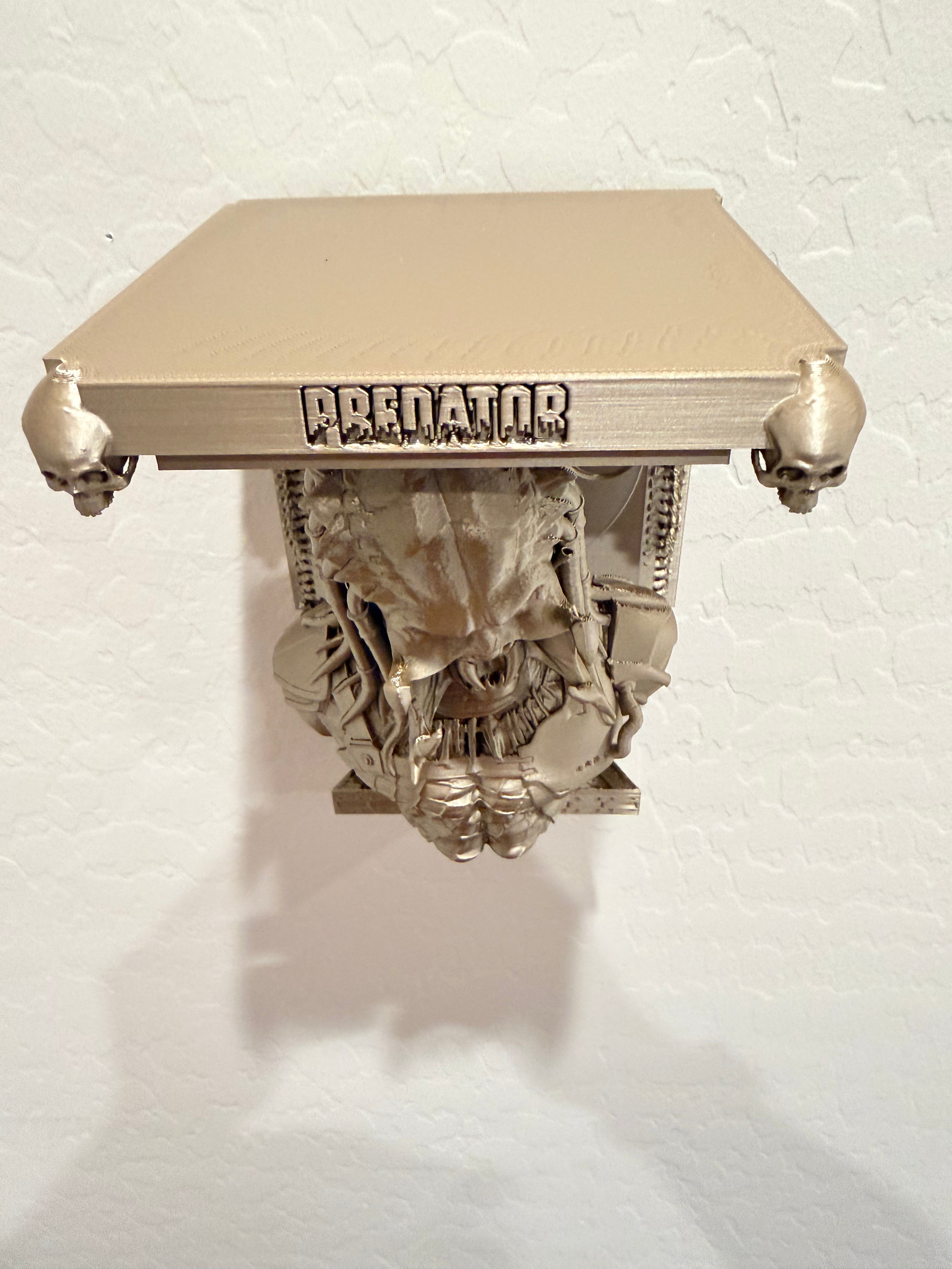 Alien vs Predator - AVP - Predator Like Floating Wall Shelf Decor Collectible