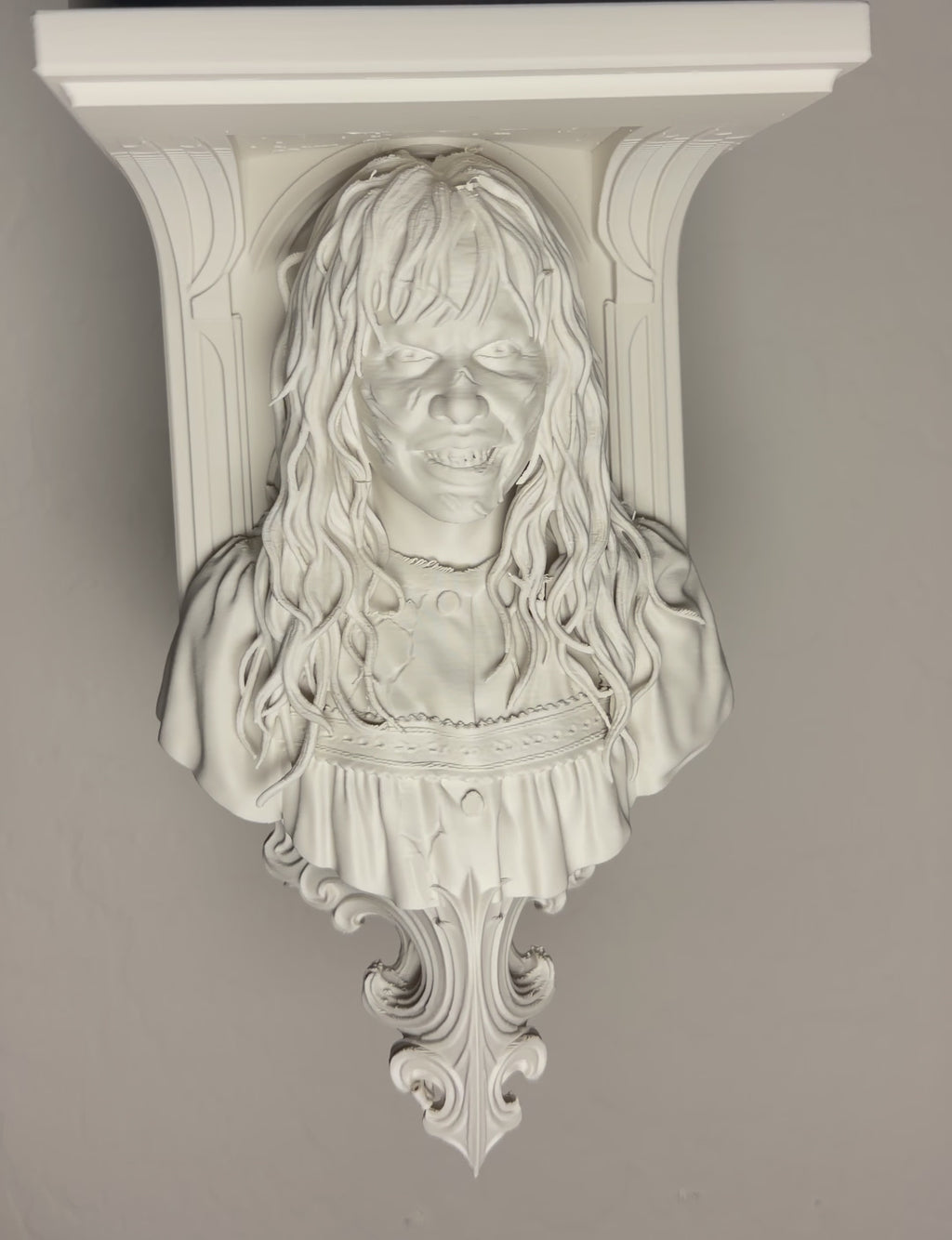 Horror The Exorcist Regan 6x5 Top Floating Wall Shelf Collectible